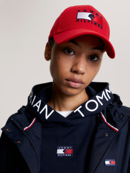 montreal-wasserabweisendes-flag-logo-cap-fierce-red
