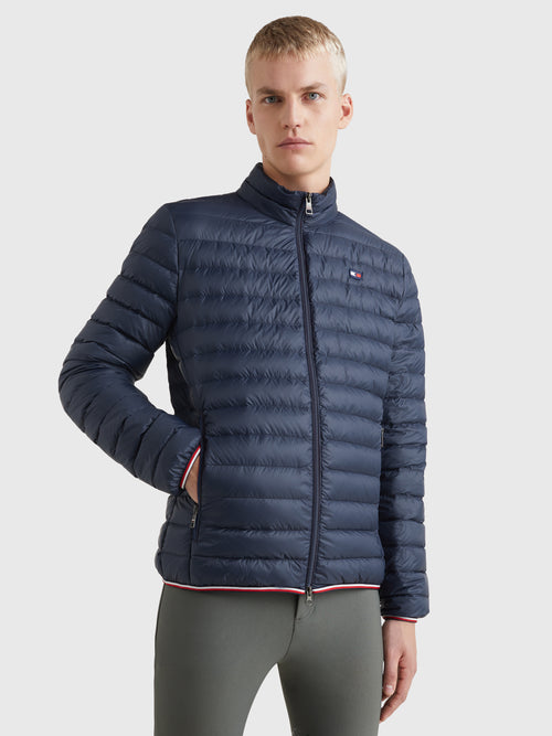 men-light-re-down-jacket-desert-sky