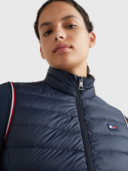 women-light-re-down-vest-desert-sky