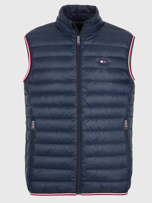 men-light-re-down-vest-desert-sky